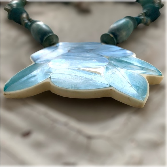 Vintage Blue Mother of Pearl Floral Pendant Necklace - Picture 9 of 10